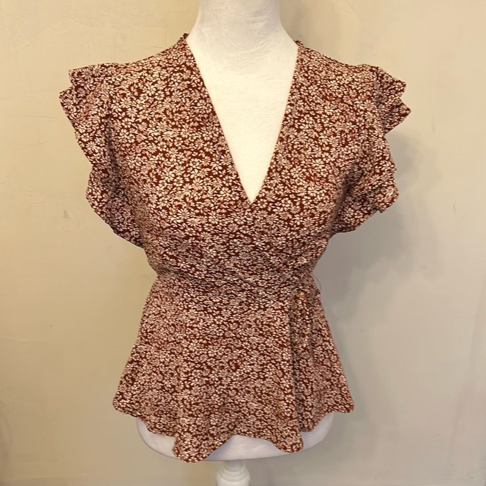 Monteau burgundy white floral cap sleeve tie front blouse Size S EUC